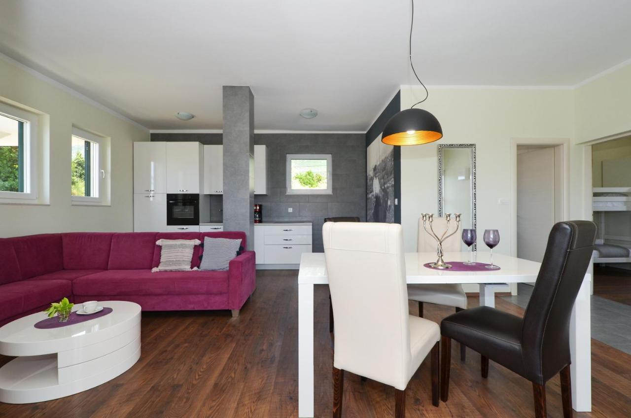 Holiday Home Nevera Kaštela Εξωτερικό φωτογραφία