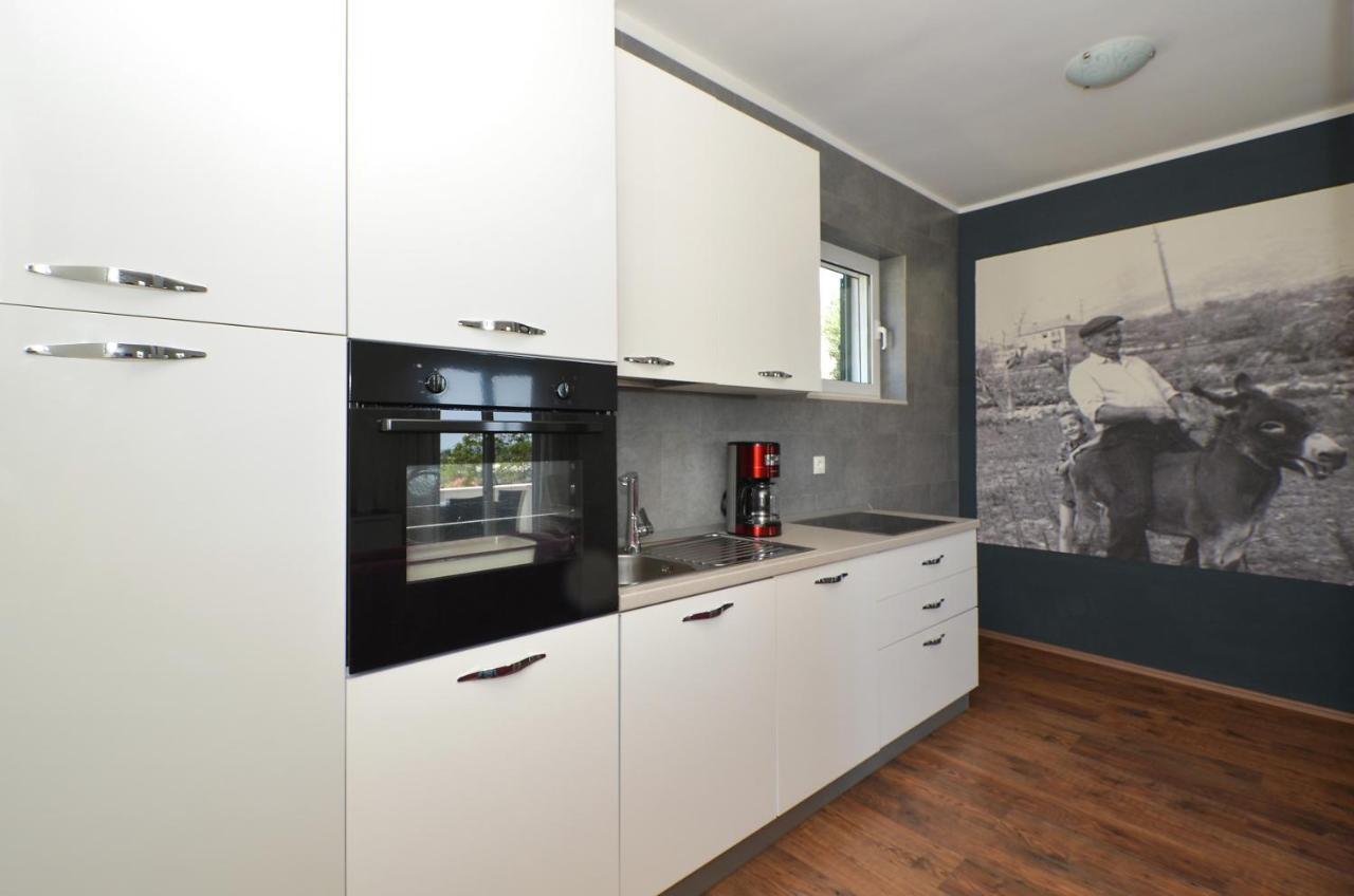 Holiday Home Nevera Kaštela Εξωτερικό φωτογραφία